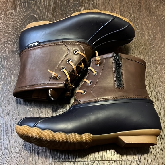 Women’s Skecher Duck Boots - Picture 3 of 7